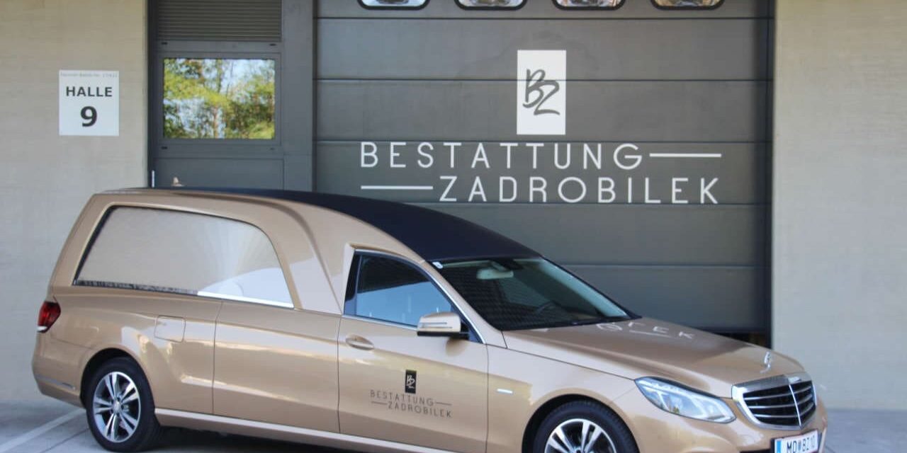 Fahrzeuge_Mercedes-Benz-E_MaybachEditionGold_1