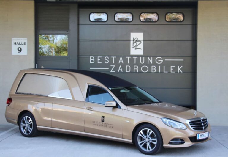 Fahrzeuge_Mercedes-Benz-E_MaybachEditionGold_1